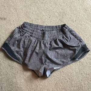 Lululemon Hotty Hot 2.5” size 8